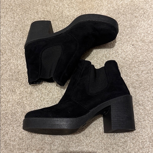 Topshop Shoes - Topshop women’s black ankle boot size 8.5
